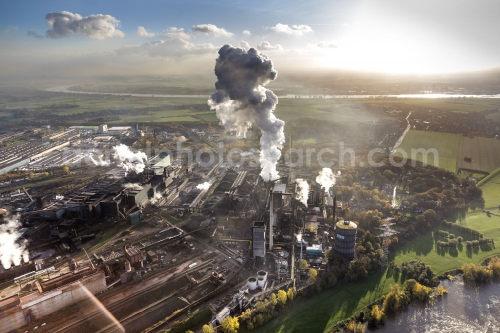 Duisburg from the bird's eye view: Grounds of Mannesmann oxygen steelmaking plant at Duisburg in the Ruhr area in North Rhine-Westphalia