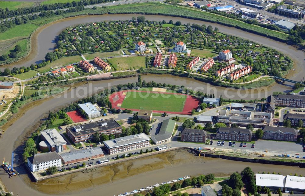 Aerial photograph Bremerhaven - Grounds of the Naval Operations School Bremerhaven and the Kapitaensviertel surrounded by the river Geeste in Bremerhaven in the state of Bremen