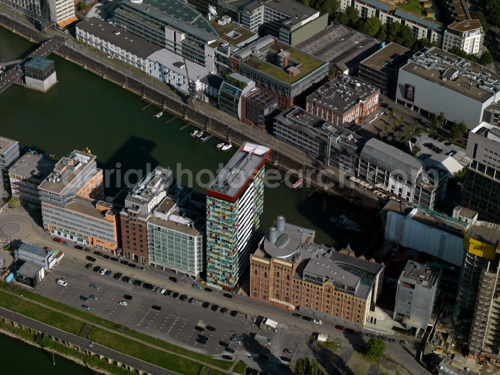 Aerial photograph Düsseldorf - Site of the Düsseldorf media harbor on the banks of the Rhine in North Rhine-Westphalia