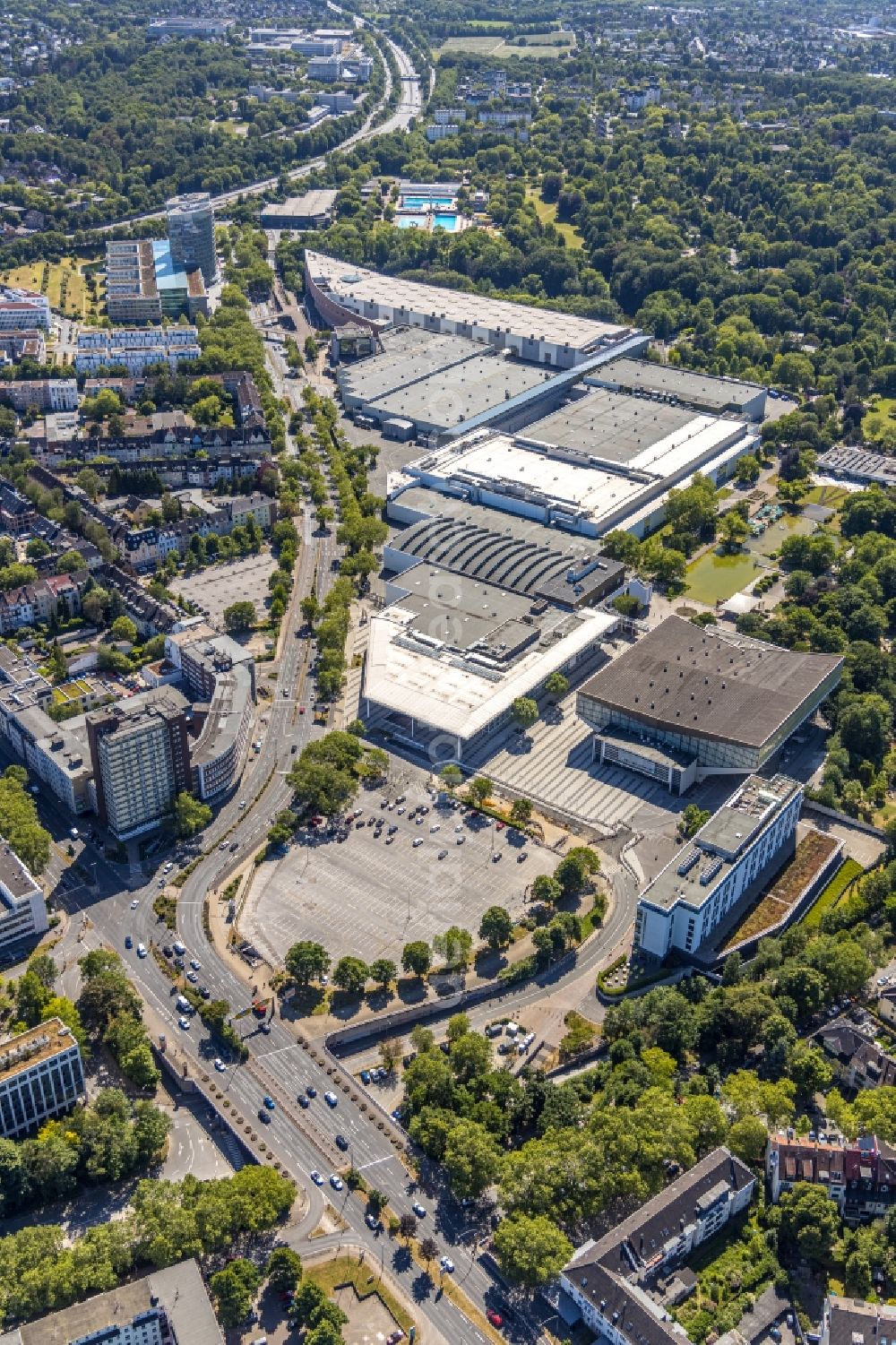 Essen from the bird's eye view: Fairground in the Norbertstrasse overlooking the GRUGA-Halle on Messeplatz in Essen in the state North Rhine-Westphalia