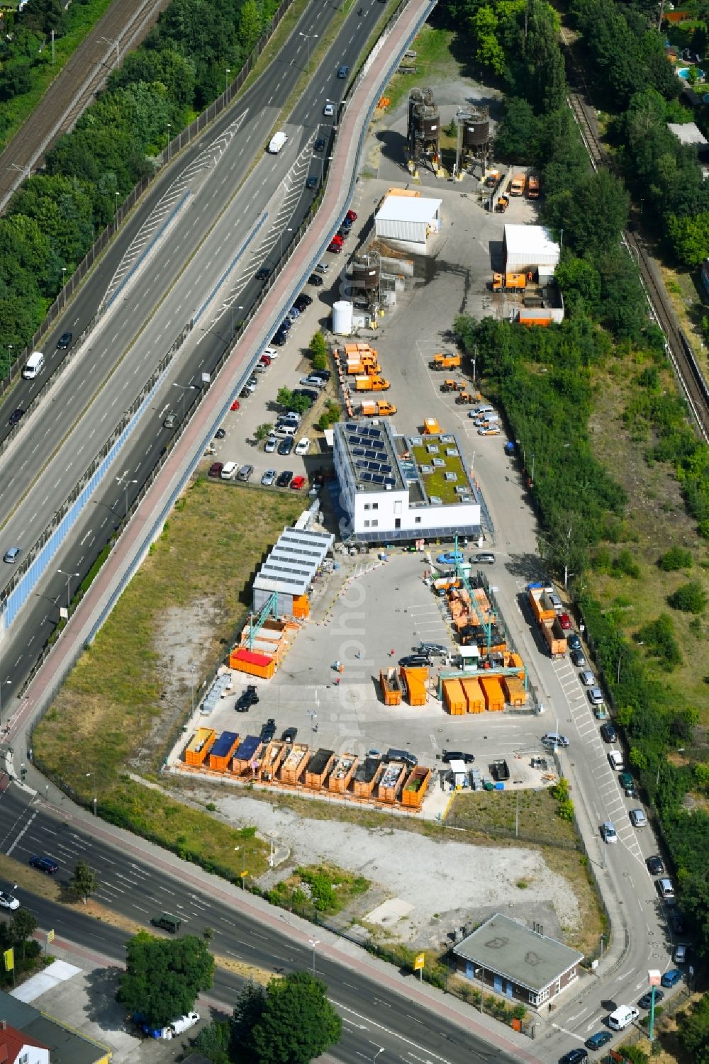 Aerial image Berlin - Site waste and recycling sorting BSR Recyclinghof on Oberspreestrasse in the district Spindlersfeld in Berlin, Germany