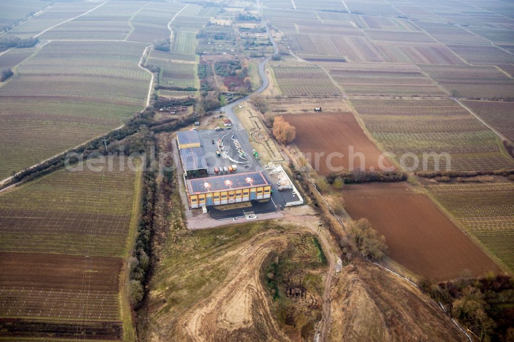 Aerial photograph Edesheim - Site waste and recycling sorting in Edesheim in the state Rhineland-Palatinate, Germany