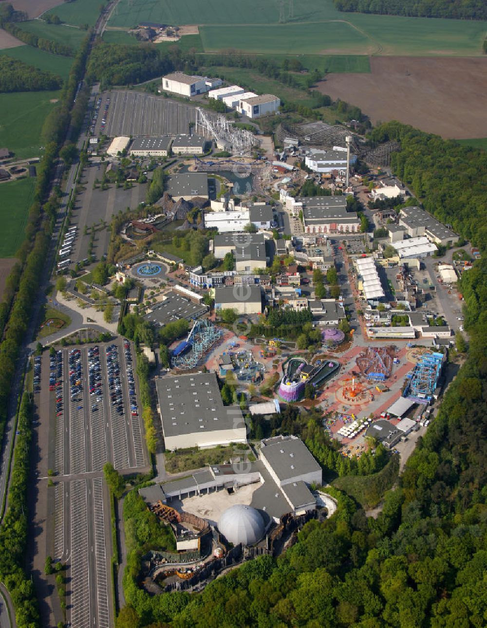 Bottrop - Kirchhellen from above - Blick auf das Gelände des Movie Park in Kirchhellen, einem der größten Freizeitparks Deutschlands.