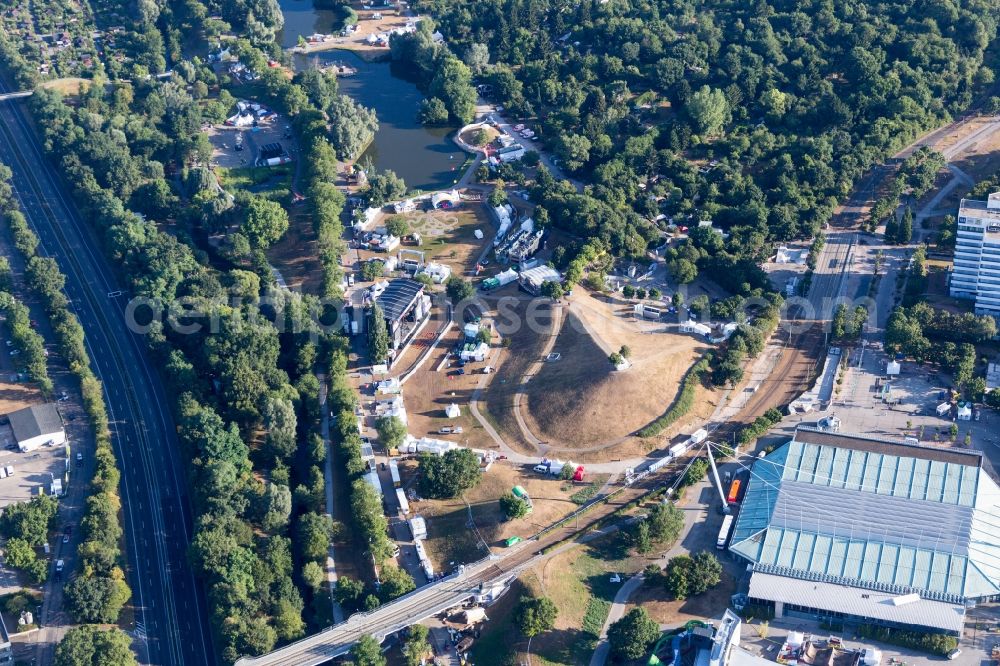 Aerial image Karlsruhe - Participants in the music festival Das Fest in Guenther-Klotz-Anlage on the event concert area in the district Suedweststadt in Karlsruhe in the state Baden-Wuerttemberg, Germany