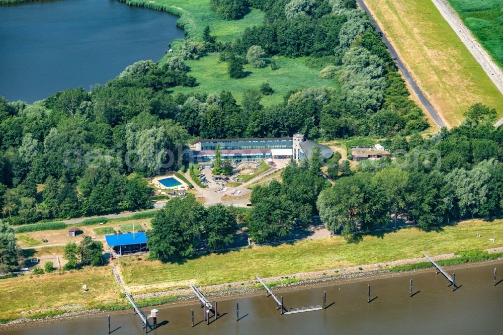 Balje from the bird's eye view: Site of the lock Neuenhof on the banks of Oste with the Natureum Niederelbe Balje in Lower Saxony