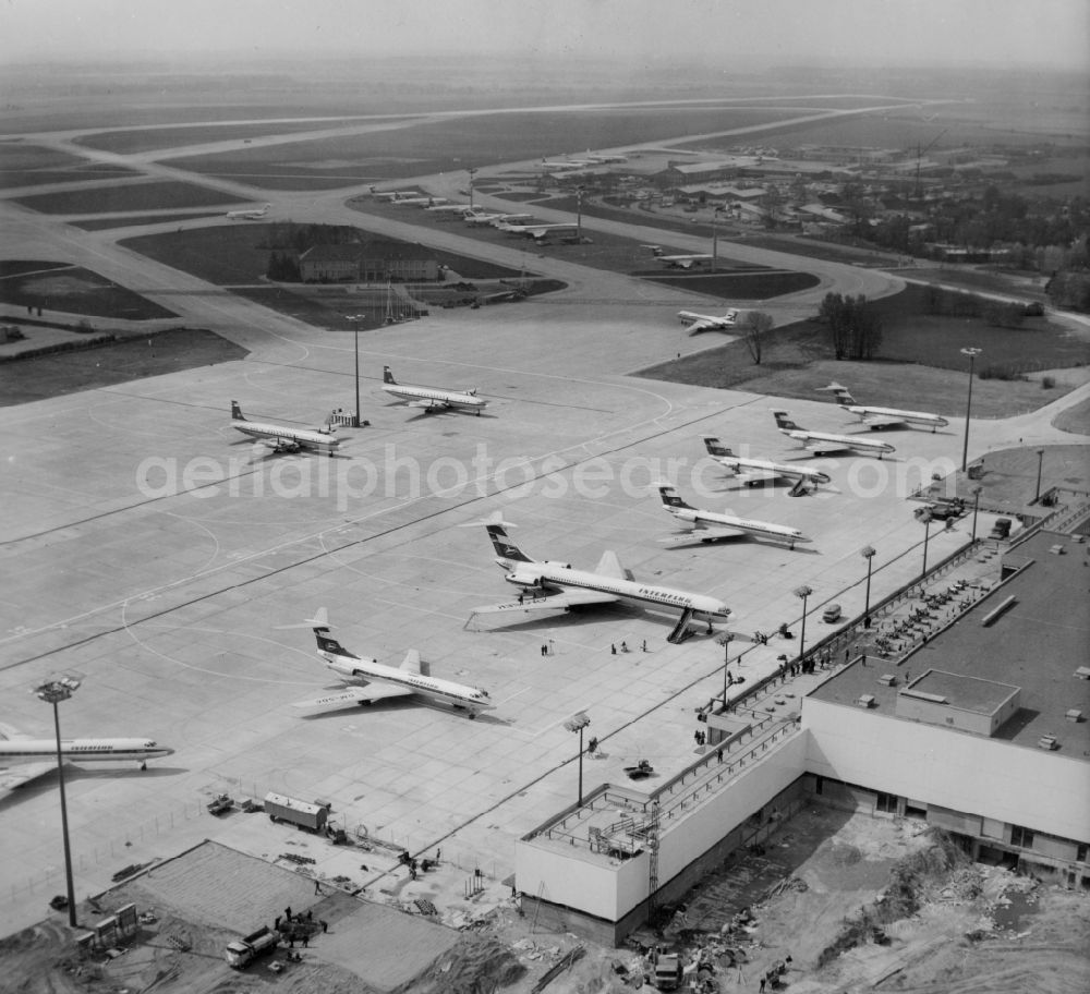 Aerial image Schönefeld - Grounds of the newly built central Berlin Schoenefeld Airport of the GDR airline INTERFLUG in Schoenefeld in Brandenburg. At the new terminal and terminal buildings, parts of the airline from the Soviet type Tupolev Tu-134 and Ilyushin IL-62