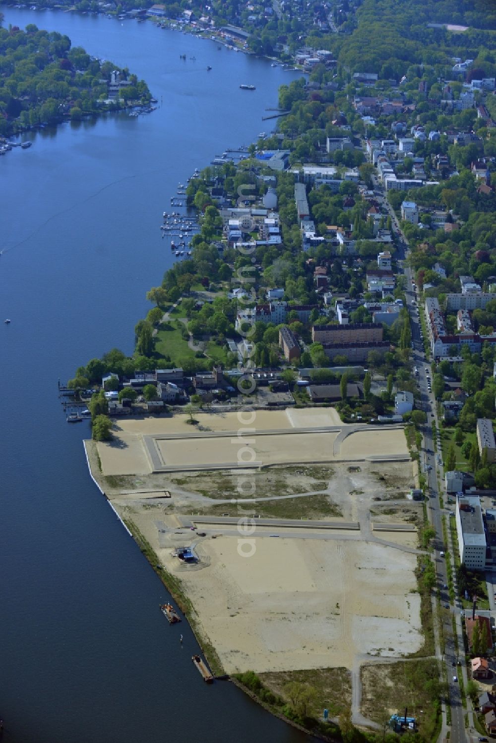 Berlin from the bird's eye view: View of the area of the new construction project NeueWasserliebe - 52 Grad Nord Wohnen am Wasser in Berlin-Gruenau in the district of Gruenau in Berlin