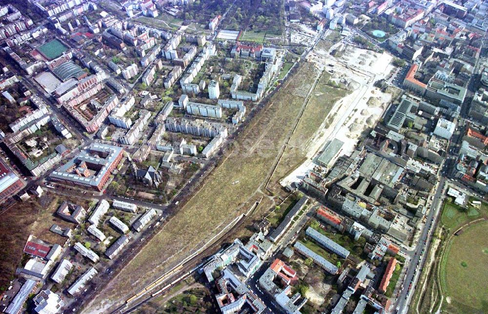 Aerial image Berlin / Wedding - Gelände am Nordbahnhof in Berlin - Mitte mit beginnenden Erschließungs und Umbauarbeiten.