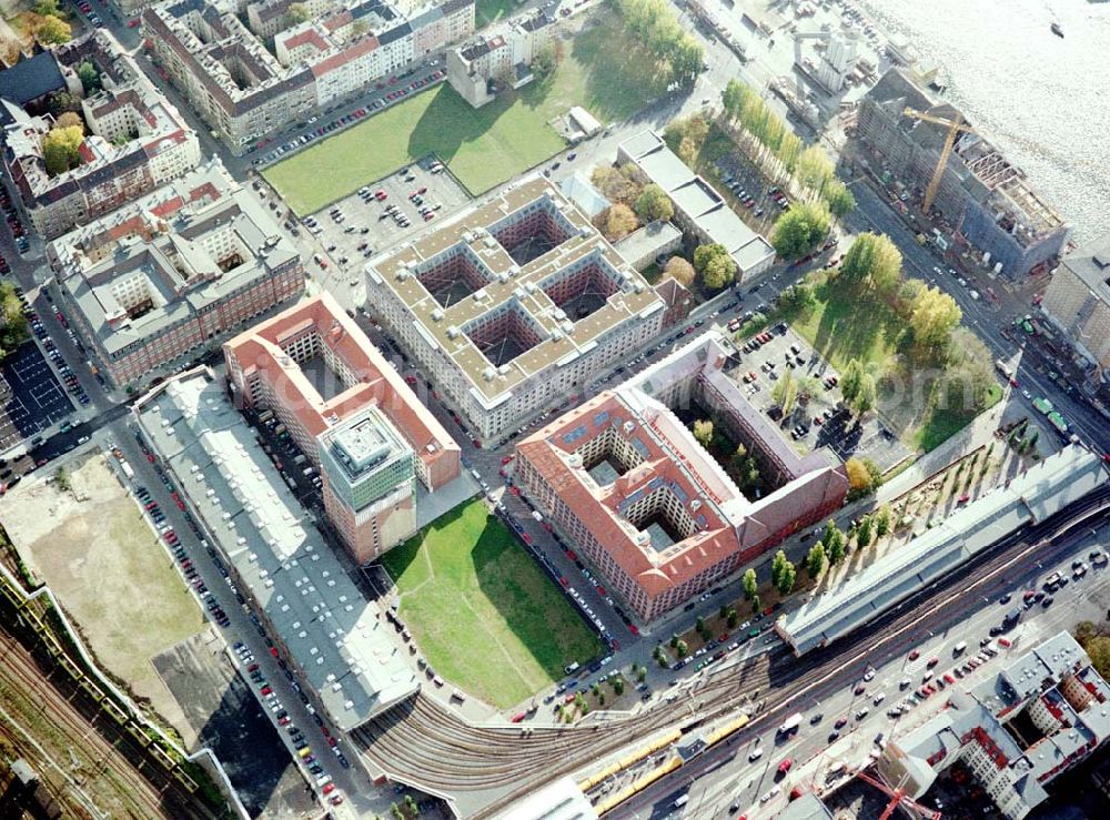 Aerial image Berlin - Friedrichshain - Gelände der Oberbaumcity am S-Bahnhof Warschauer Straße in Berlin - Friedrichshain.