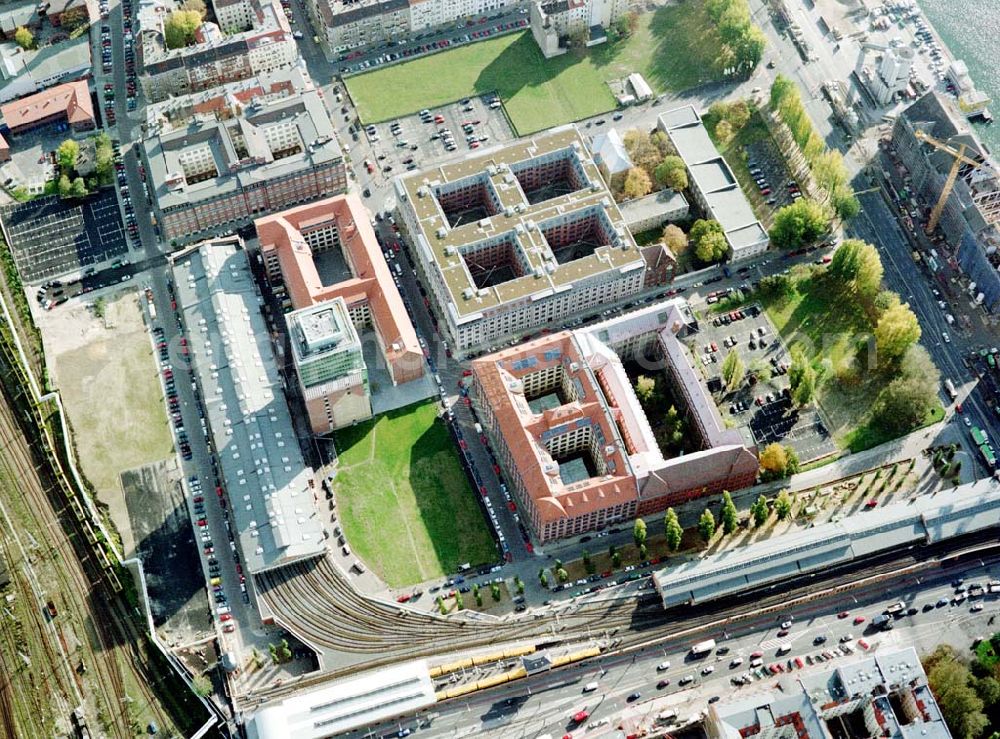 Aerial photograph Berlin - Friedrichshain - Gelände der Oberbaumcity am S-Bahnhof Warschauer Straße in Berlin - Friedrichshain.