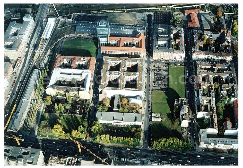 Berlin - Friedrichshain from above - Gelände der Oberbaumcity am S-Bahnhof Warschauer Straße in Berlin - Friedrichshain.