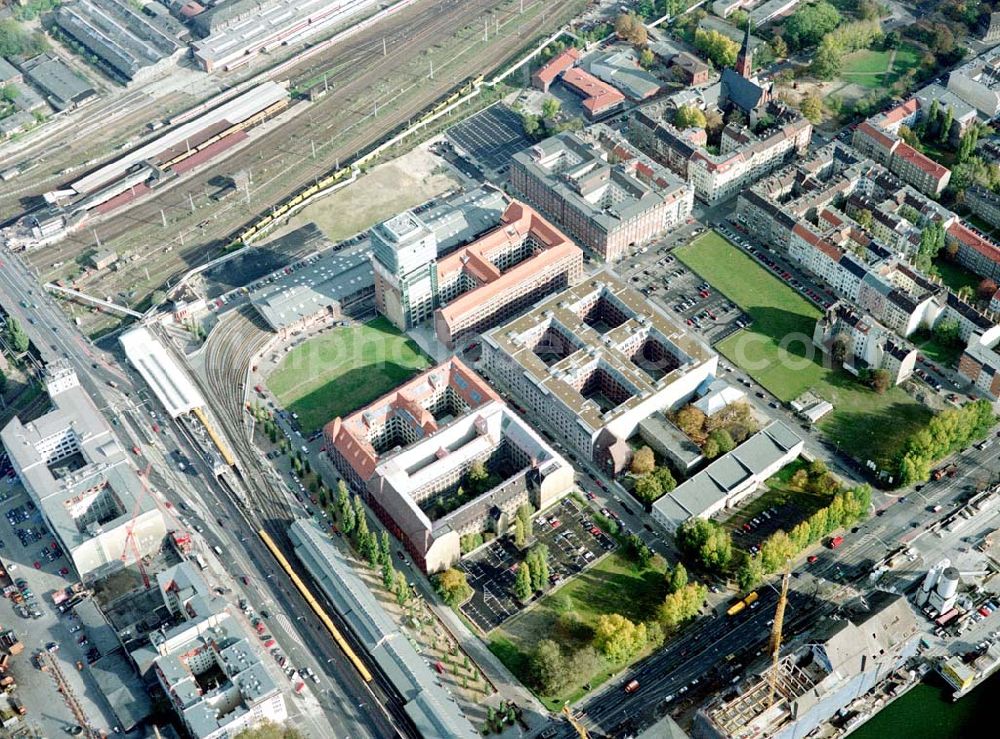 Aerial photograph Berlin - Friedrichshain - Gelände der Oberbaumcity am S-Bahnhof Warschauer Straße in Berlin - Friedrichshain.