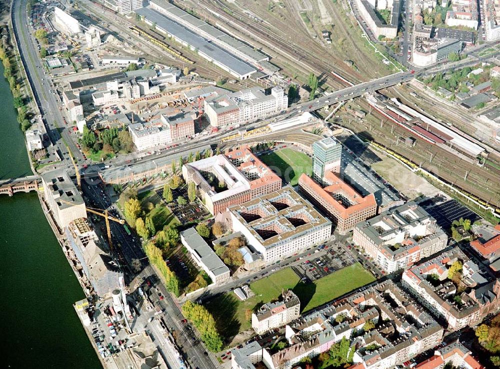 Berlin - Friedrichshain from above - Gelände der Oberbaumcity am S-Bahnhof Warschauer Straße in Berlin - Friedrichshain.