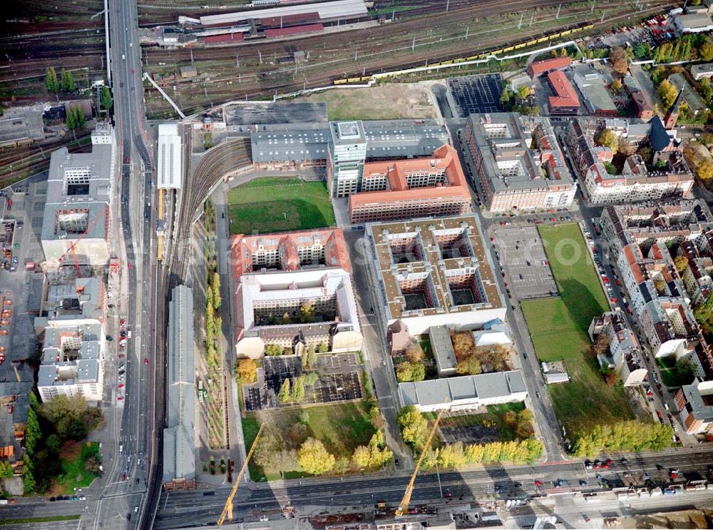 Berlin - Friedrichshain from the bird's eye view: Gelände der Oberbaumcity am S-Bahnhof Warschauer Straße in Berlin - Friedrichshain.