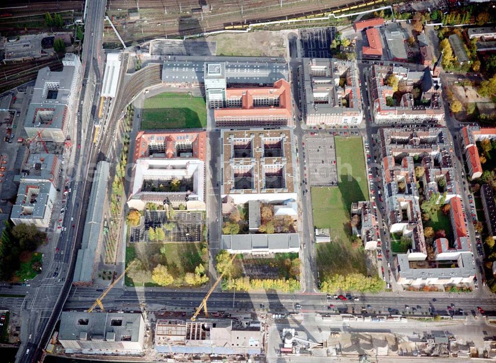 Berlin - Friedrichshain from the bird's eye view: Gelände der Oberbaumcity am S-Bahnhof Warschauer Straße in Berlin - Friedrichshain.