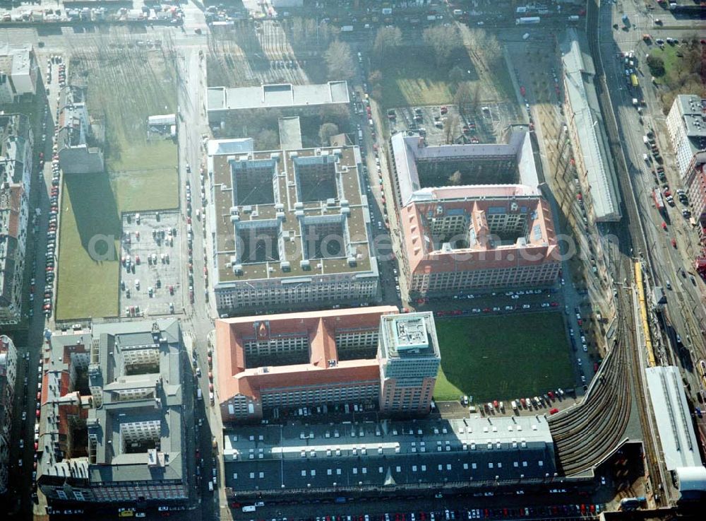 Berlin - Friedrichshain from the bird's eye view: Gelände der Oberbaumcity am S-Bahnhof Warschauer Straße in Berlin - Friedrichshain.