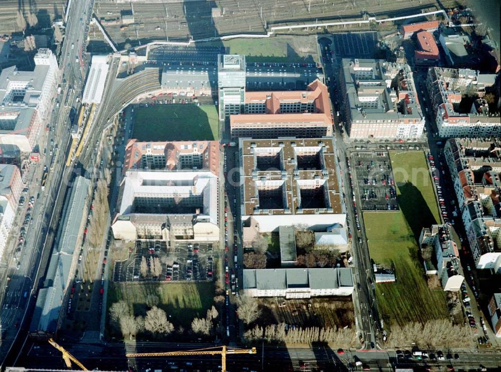 Berlin - Friedrichshain from the bird's eye view: Gelände der Oberbaumcity am S-Bahnhof Warschauer Straße in Berlin - Friedrichshain.