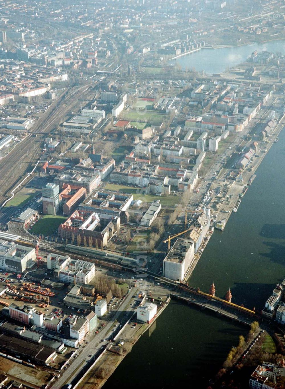 Berlin - Friedrichshain from the bird's eye view: Gelände der Oberbaumcity am S-Bahnhof Warschauer Straße in Berlin - Friedrichshain.