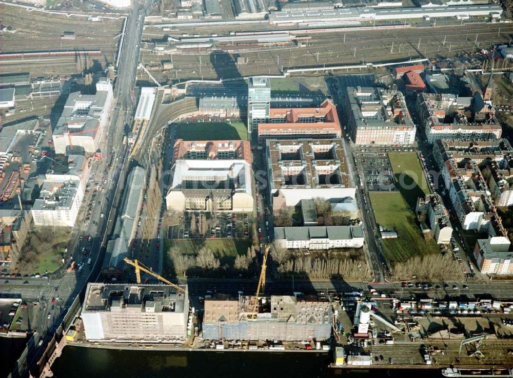 Aerial image Berlin - Friedrichshain - Gelände der Oberbaumcity am S-Bahnhof Warschauer Straße in Berlin - Friedrichshain.