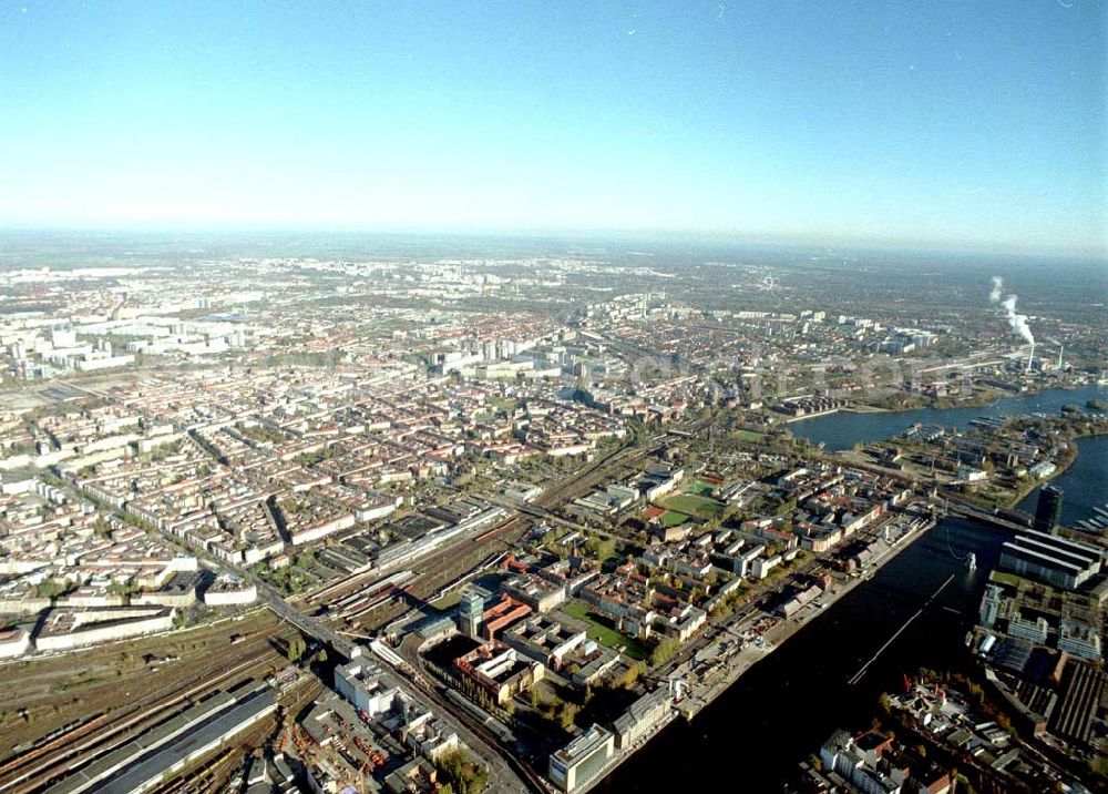 Aerial image Berlin - Friedrichshain - Gelände der Oberbaumcity am S-Bahnhof Warschauer Straße in Berlin - Friedrichshain.