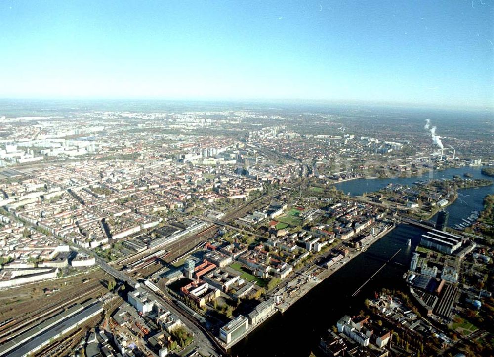 Aerial photograph Berlin - Friedrichshain - Gelände der Oberbaumcity am S-Bahnhof Warschauer Straße in Berlin - Friedrichshain.