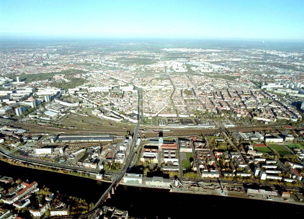 Berlin - Friedrichshain from above - Gelände der Oberbaumcity am S-Bahnhof Warschauer Straße in Berlin - Friedrichshain.