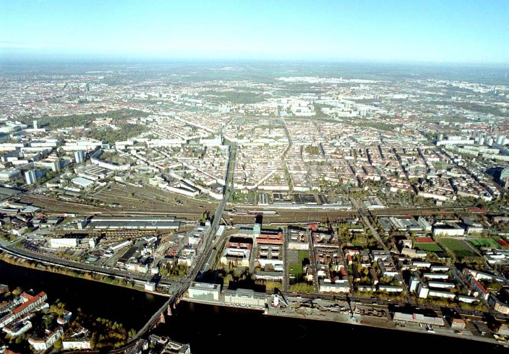 Berlin - Friedrichshain from the bird's eye view: Gelände der Oberbaumcity am S-Bahnhof Warschauer Straße in Berlin - Friedrichshain.