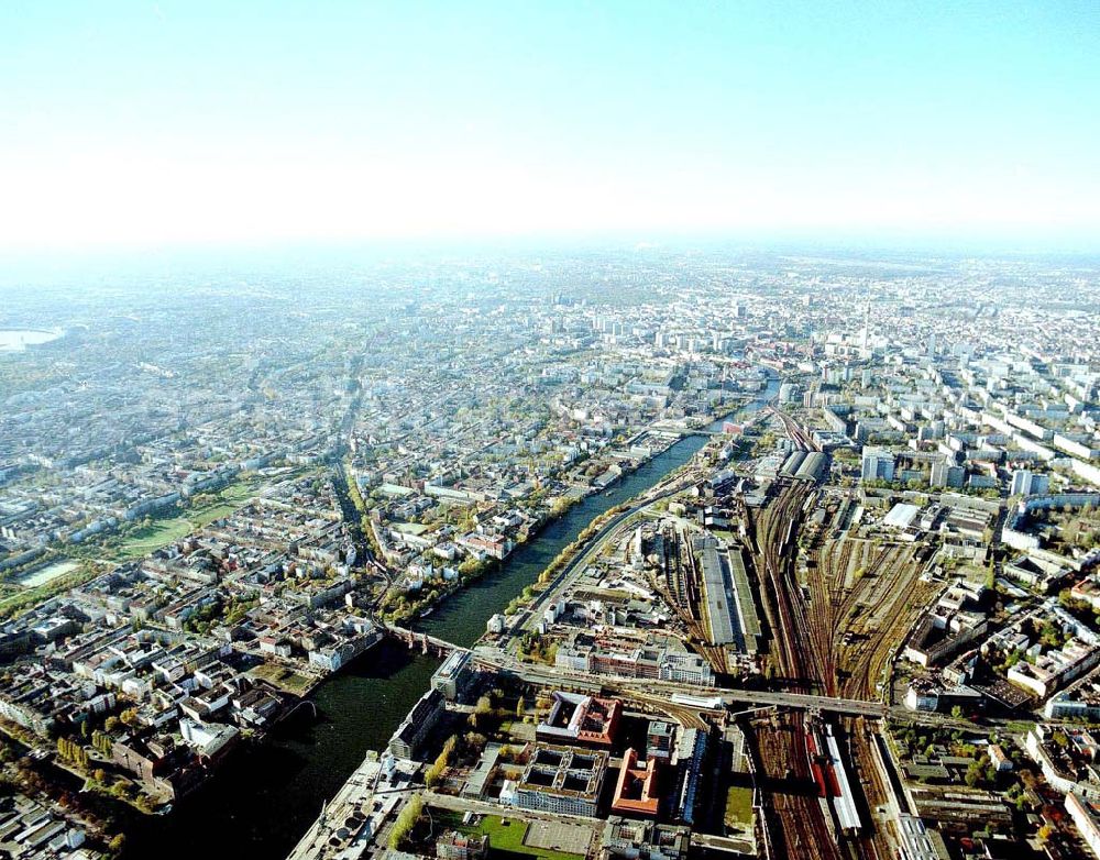 Aerial photograph Berlin - Friedrichshain - Gelände der Oberbaumcity am S-Bahnhof Warschauer Straße in Berlin - Friedrichshain.