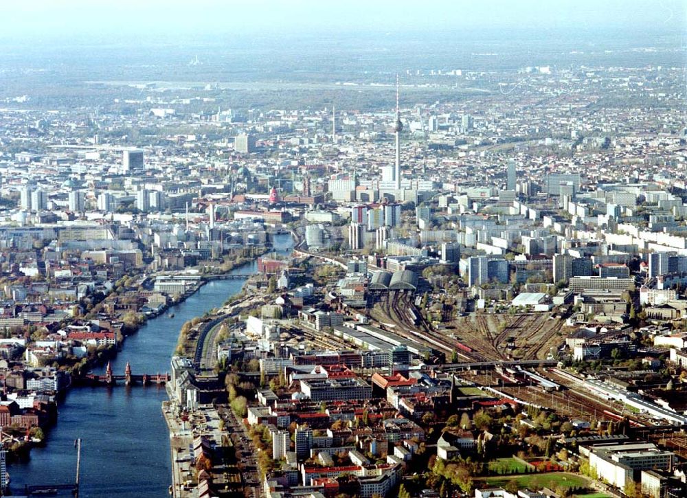 Berlin - Friedrichshain from above - Gelände der Oberbaumcity am S-Bahnhof Warschauer Straße in Berlin - Friedrichshain.