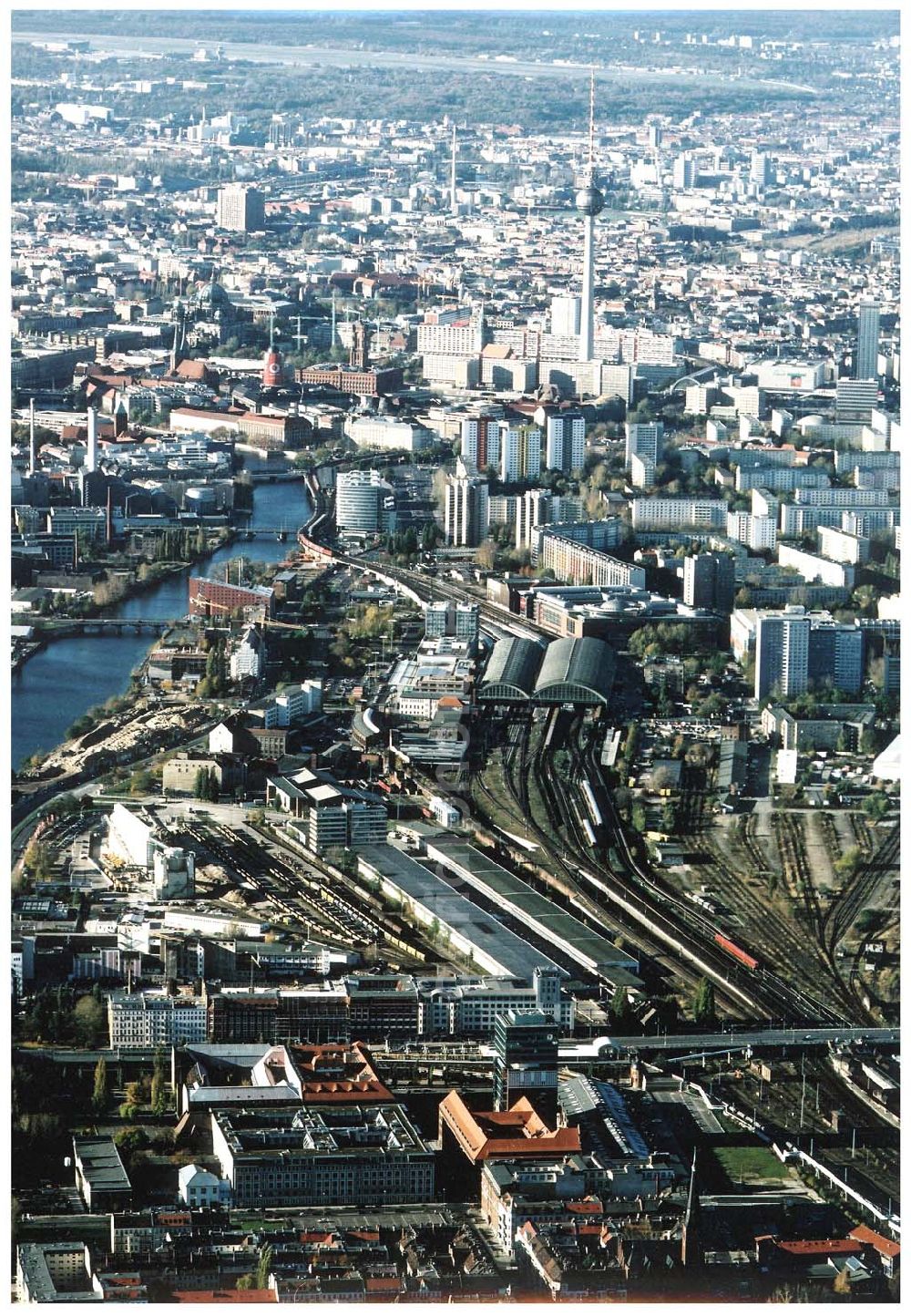 Aerial photograph Berlin - Friedrichshain - Gelände der Oberbaumcity am S-Bahnhof Warschauer Straße in Berlin - Friedrichshain.