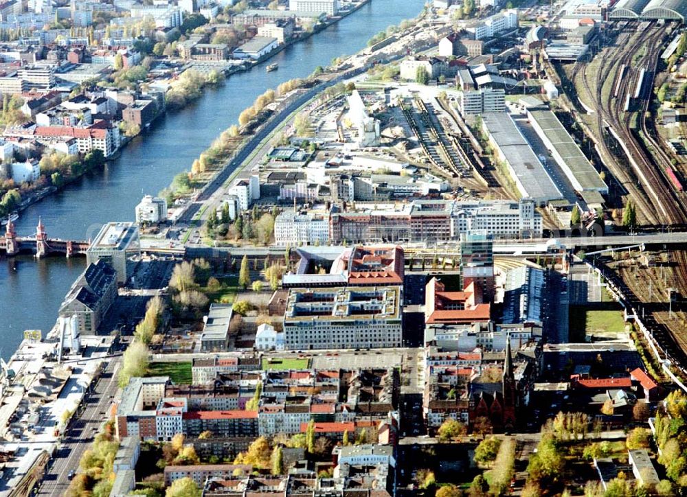 Berlin - Friedrichshain from above - Gelände der Oberbaumcity am S-Bahnhof Warschauer Straße in Berlin - Friedrichshain.