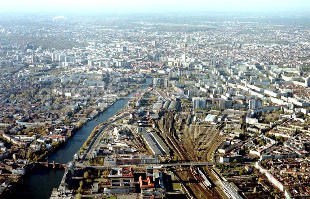 Berlin - Friedrichshain from above - Gelände der Oberbaumcity am S-Bahnhof Warschauer Straße in Berlin - Friedrichshain.