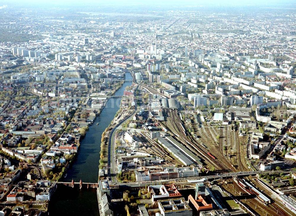 Aerial photograph Berlin - Friedrichshain - Gelände der Oberbaumcity am S-Bahnhof Warschauer Straße in Berlin - Friedrichshain.