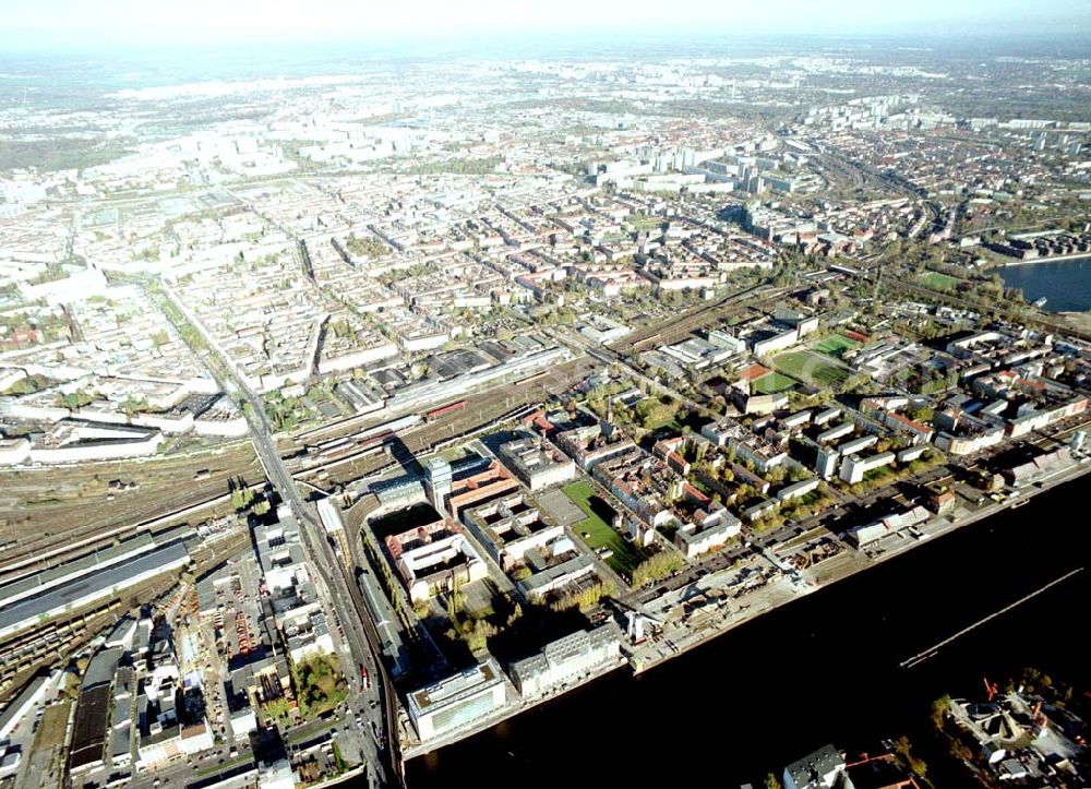 Berlin - Friedrichshain from above - Gelände der Oberbaumcity am S-Bahnhof Warschauer Straße in Berlin - Friedrichshain.