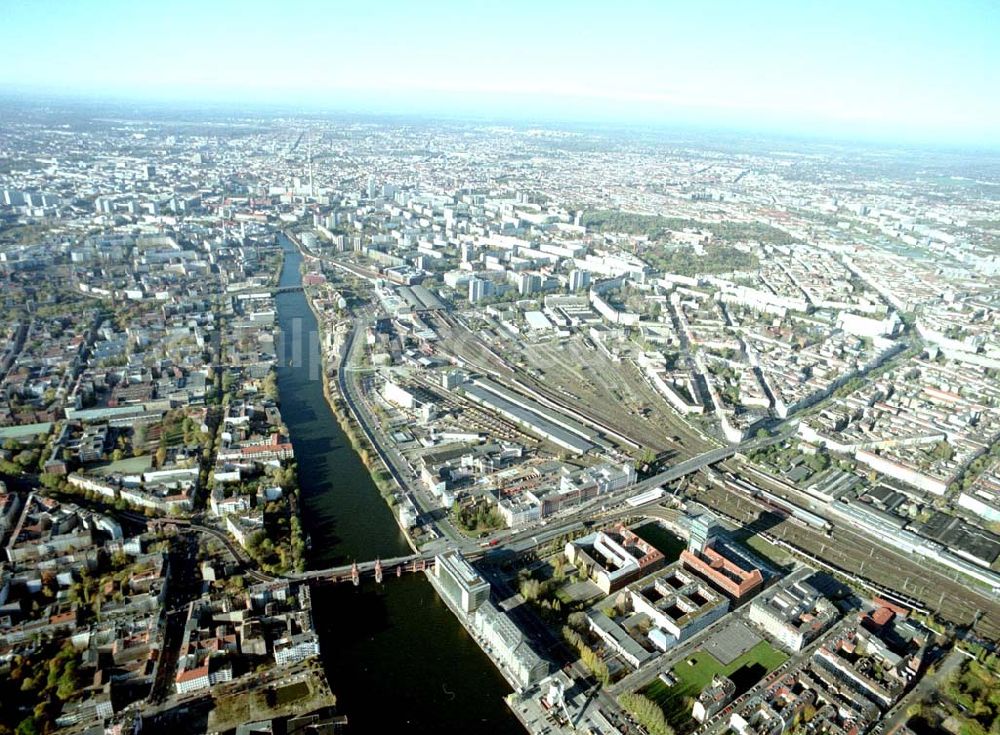 Berlin - Friedrichshain from the bird's eye view: Gelände der Oberbaumcity am S-Bahnhof Warschauer Straße in Berlin - Friedrichshain.