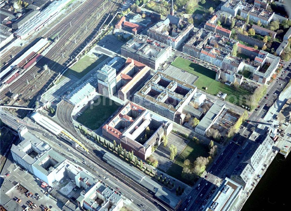 Aerial image Berlin - Friedrichshain - Gelände der Oberbaumcity am S-Bahnhof Warschauer Straße in Berlin - Friedrichshain.