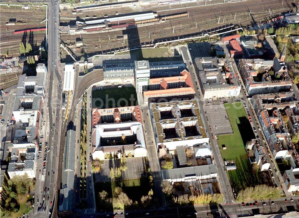 Aerial photograph Berlin - Friedrichshain - Gelände der Oberbaumcity am S-Bahnhof Warschauer Straße in Berlin - Friedrichshain.