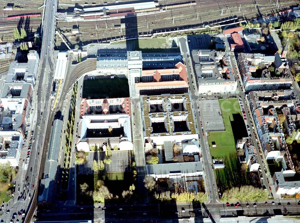 Berlin - Friedrichshain from above - Gelände der Oberbaumcity am S-Bahnhof Warschauer Straße in Berlin - Friedrichshain.