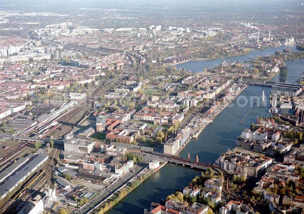 Aerial photograph Berlin - Friedrichshain - Gelände der Oberbaumcity am S-Bahnhof Warschauer Straße in Berlin - Friedrichshain (Anflug aus westlicher Richtung)..