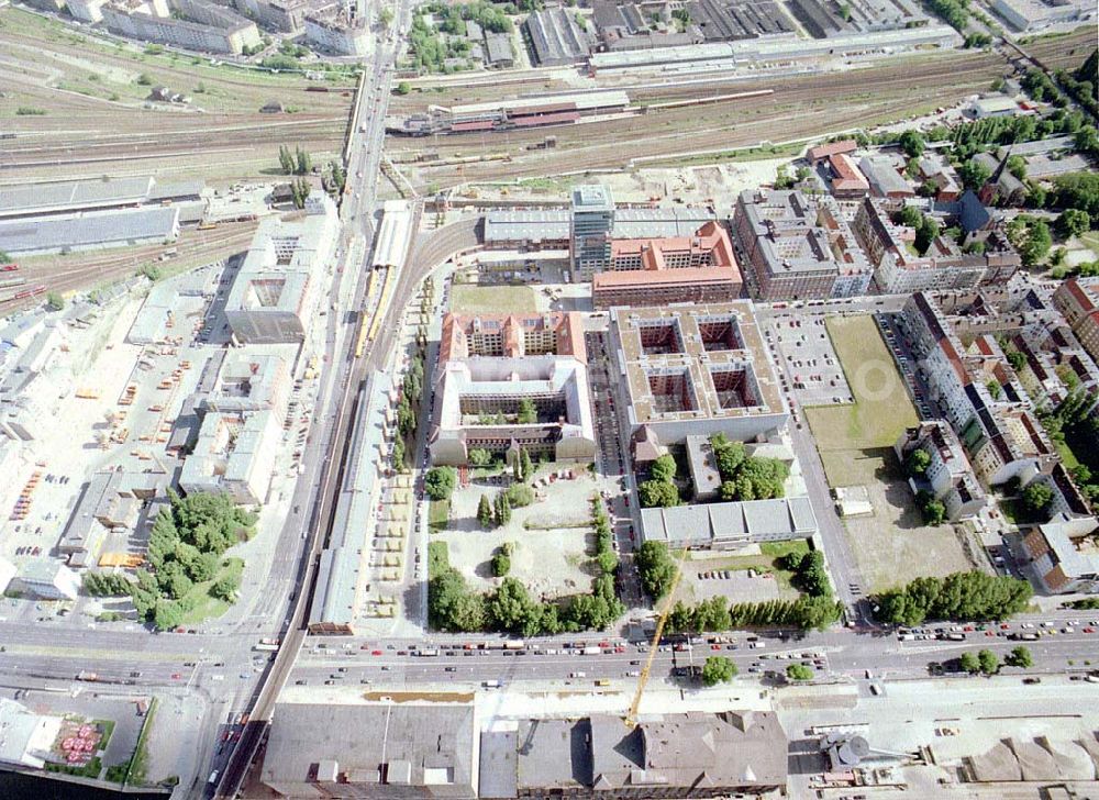 Berlin - Friedrichshain from above - Gelände der Oberbaumcity am S- und U-Bahnhof Warschauer Straße in Berlin - Friedrichshain - ein Objekt der HVB - Projekt GmbH.