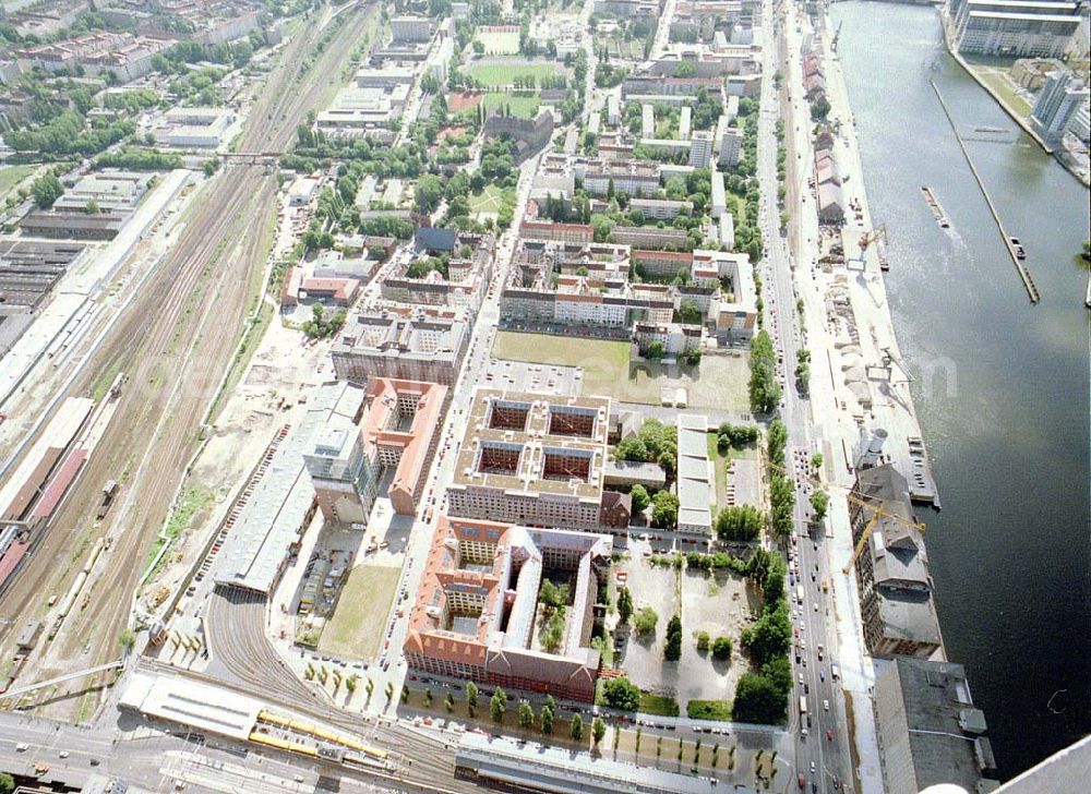 Aerial image Berlin - Friedrichshain - Gelände der Oberbaumcity am S- und U-Bahnhof Warschauer Straße in Berlin - Friedrichshain - ein Objekt der HVB - Projekt GmbH.