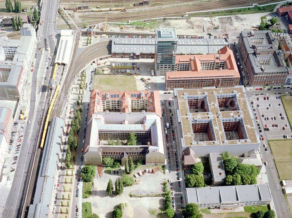 Aerial photograph Berlin - Friedrichshain - Gelände der Oberbaumcity am S- und U-Bahnhof Warschauer Straße in Berlin - Friedrichshain - ein Objekt der HVB - Projekt GmbH.