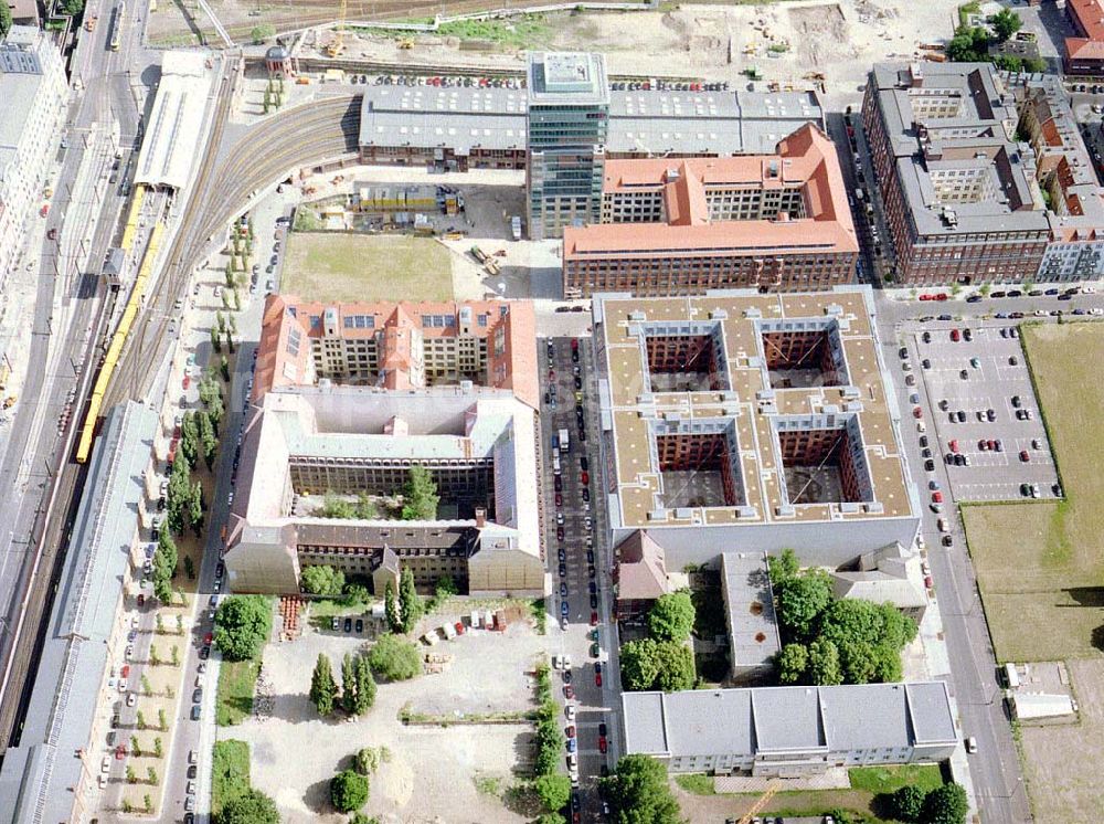 Berlin - Friedrichshain from above - Gelände der Oberbaumcity am S- und U-Bahnhof Warschauer Straße in Berlin - Friedrichshain - ein Objekt der HVB - Projekt GmbH.