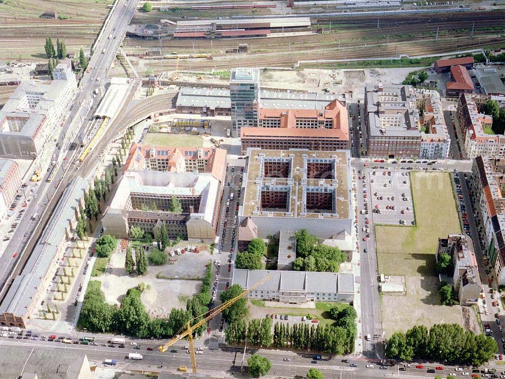 Aerial photograph Berlin - Friedrichshain - Gelände der Oberbaumcity am S- und U-Bahnhof Warschauer Straße in Berlin - Friedrichshain - ein Objekt der HVB - Projekt GmbH.