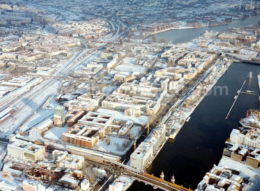 Aerial image Berlin-Friedrichshain - Gelände der Oberbaumcity am S- und U-Bahnhof Warschauer Straße in Berlin - Friedrichshain - ein Objekt der HVB - Projekt GmbH.