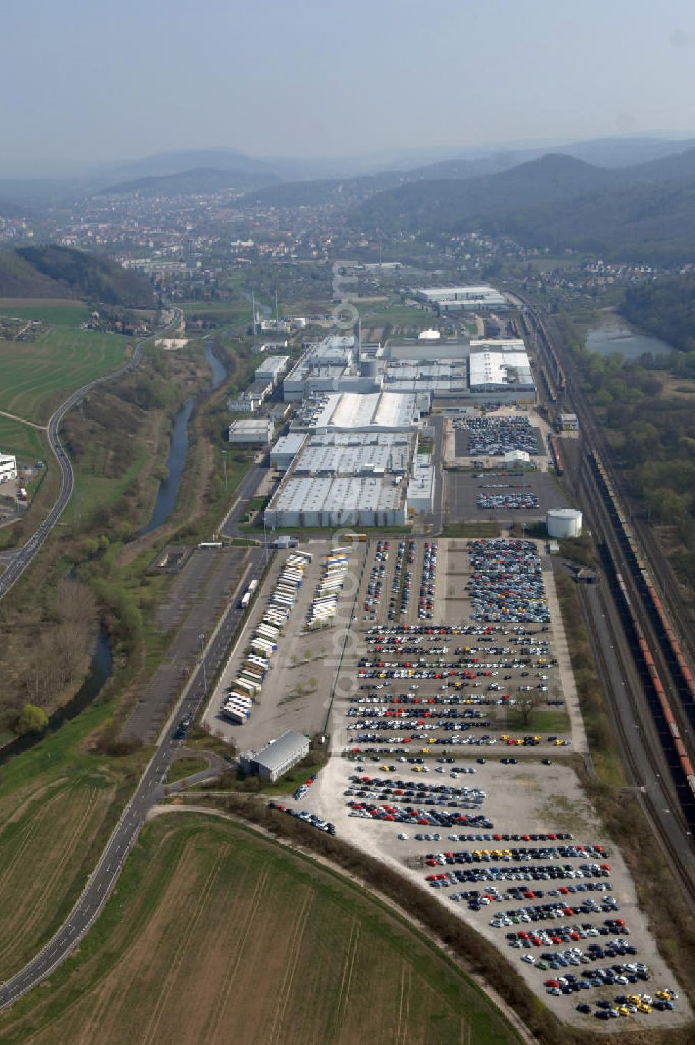 Aerial photograph EISENACH - Blick auf das Gelände des OPEL-Werkes Eisenach. Rund 1.900 Mitarbeiter produzieren in Thüringen den neuen Corsa. Die Opel Eisenach GmbH arbeitet seit 1992 mit modernsten Produktionsanlagen und -methoden. Grundlegend sind dafür die fünf Prinzipien: Standardisierung, kurze Durchlaufzeiten, Qualität von Anfang an, kontinuierliche Verbesserung und Einbeziehung der Mitarbeiter. Anschrift: Adam-Opel-Str. 100 in 99817 Eisenach, Tel.: 03691 66-0