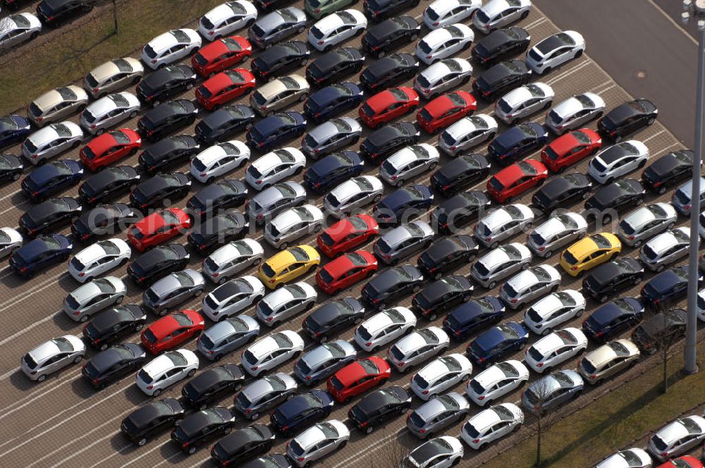 Aerial image EISENACH - Blick auf das Gelände des OPEL-Werkes Eisenach. Rund 1.900 Mitarbeiter produzieren in Thüringen den neuen Corsa. Die Opel Eisenach GmbH arbeitet seit 1992 mit modernsten Produktionsanlagen und -methoden. Grundlegend sind dafür die fünf Prinzipien: Standardisierung, kurze Durchlaufzeiten, Qualität von Anfang an, kontinuierliche Verbesserung und Einbeziehung der Mitarbeiter. Anschrift: Adam-Opel-Str. 100 in 99817 Eisenach, Tel.: 03691 66-0