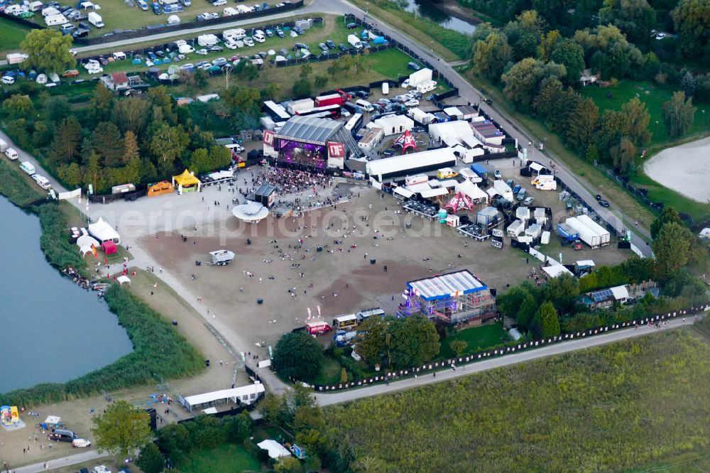 Eschwege from the bird's eye view: Participants in the OPEN FLAIR music festival on the event concert area on street Mangelgasse in Eschwege in the state Hesse, Germany