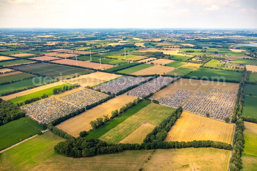 Aerial photograph Weeze - Participants in the PAROOKAVILLE - Electronic Music Festival music festival on the event concert area in Weeze in the state North Rhine-Westphalia, Germany