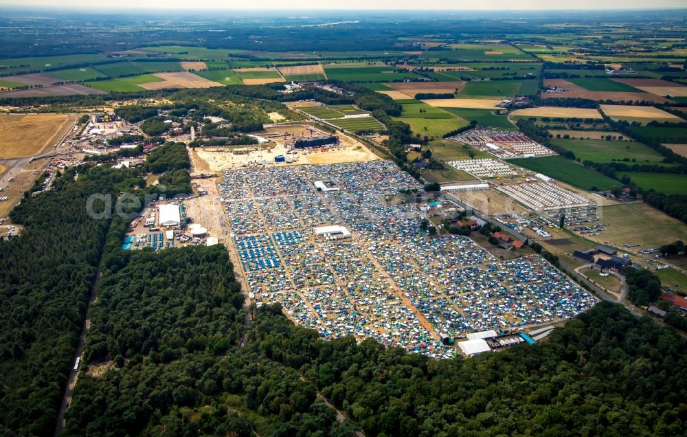 Aerial photograph Weeze - Participants in the PAROOKAVILLE - Electronic Music Festival music festival on the event concert area in Weeze in the state North Rhine-Westphalia, Germany